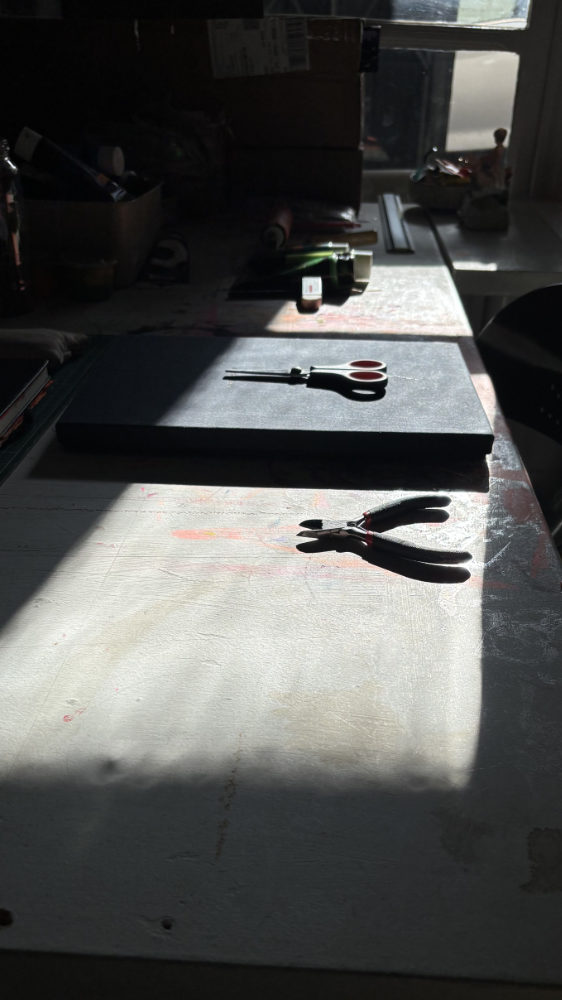 Behind the scenes of the artistic process. Behind the scenes of the artistic process.